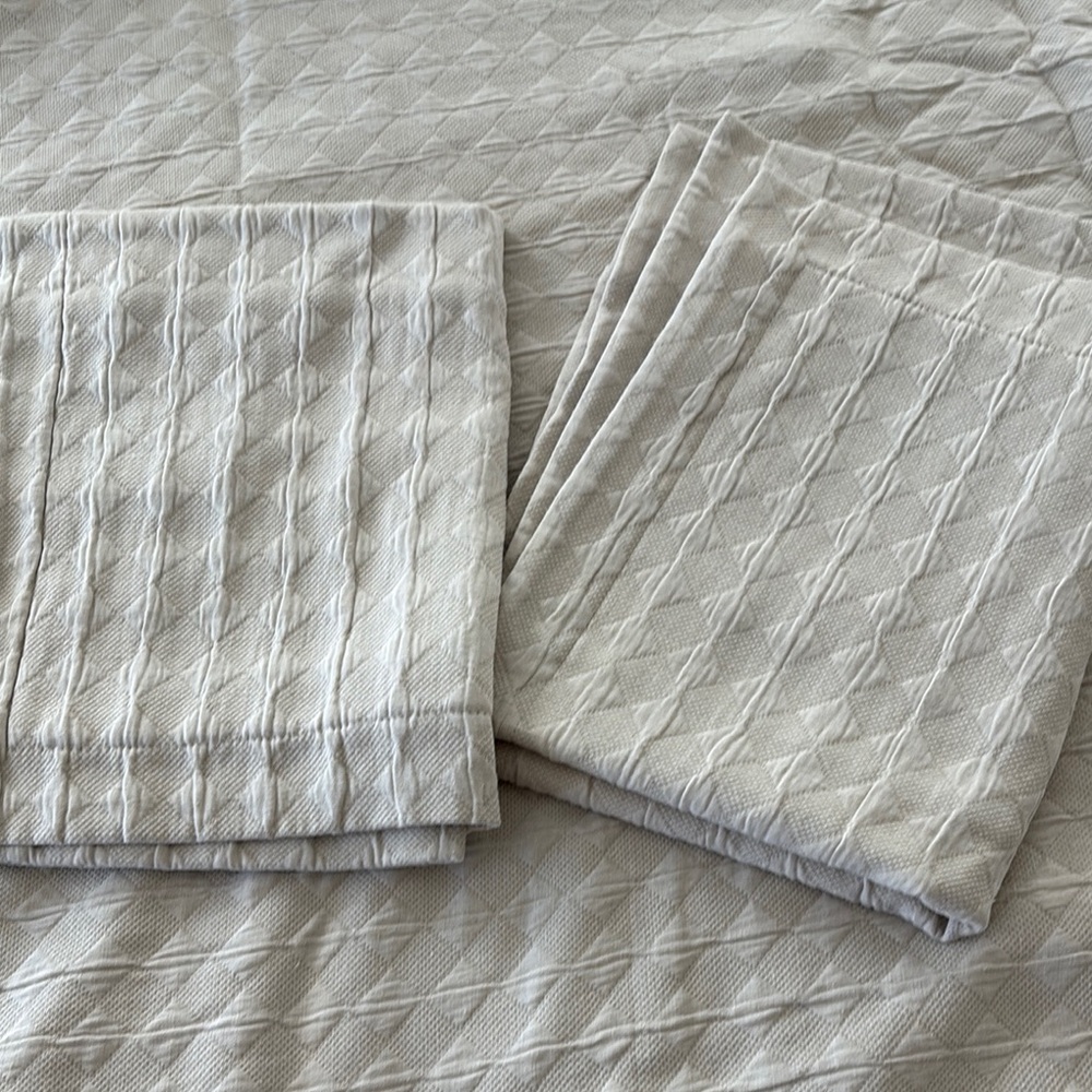 Peacock Alley coverlet and shams - Picture 4 of 6